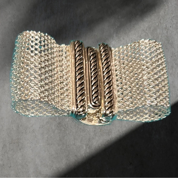 Silver Fashion Magnetic Bracelet - Picture 4 of 4